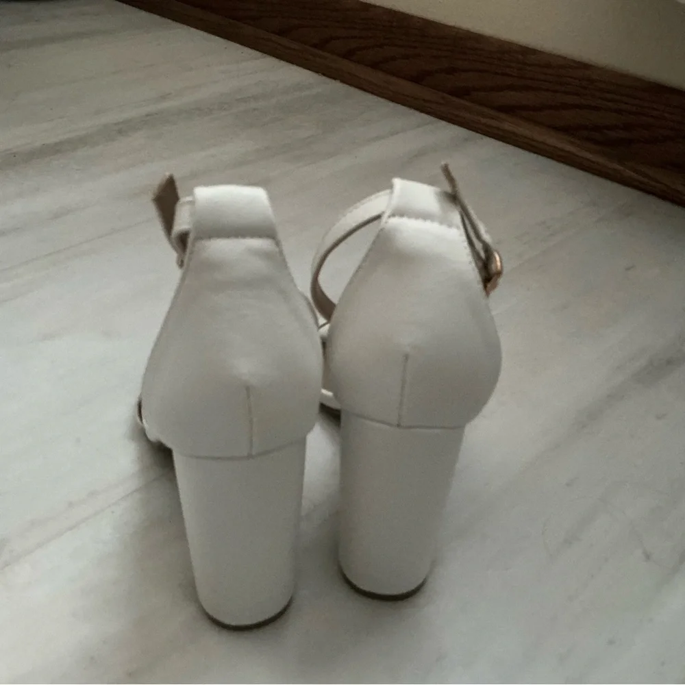 Dream Pairs Cream Block Heel Sandals - Picture 5 of 8